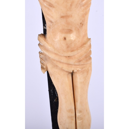 539 - AN EARLY 19TH CENTURY FRENCH NAPOLEONIC PRISONER OF WAR BONE CORPUS CHRISTI. 23 cm high.