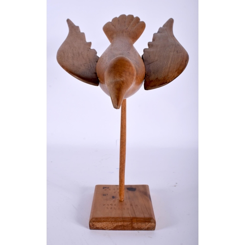 547 - A RARE PITCAIRN ISLANDS CARVED WOOD BIRD. 30 cm x 24 cm.