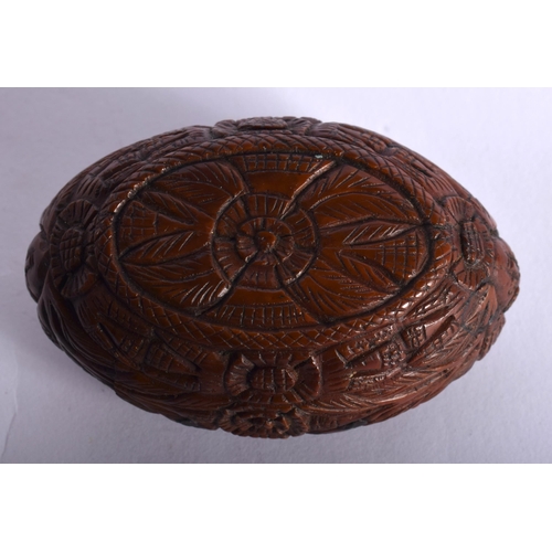 554 - AN 18TH/19TH CENTURY FRENCH CARVED COQUILLA NUT SNUFF BOX. 7 cm x 4.5 cm.