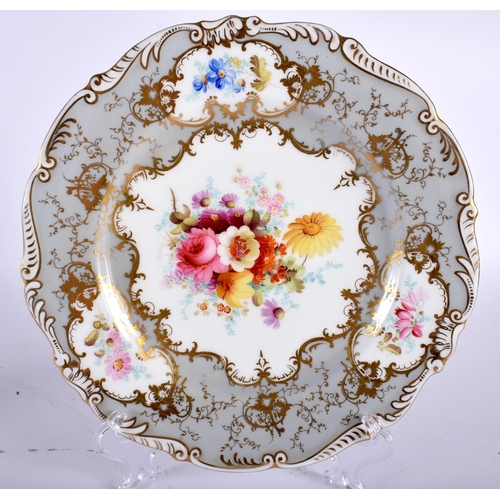 614 - A FINE PAIR OF COALPORT PORCELAIN CABINET PLATES by F Howard. 21 cm wide.