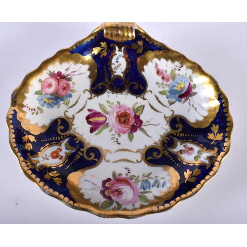 616 - A FINE EARLY 19TH CENTURY COALPORT PORCELAIN DINNER SERVICE comprising of twelve plates, two tureens... 