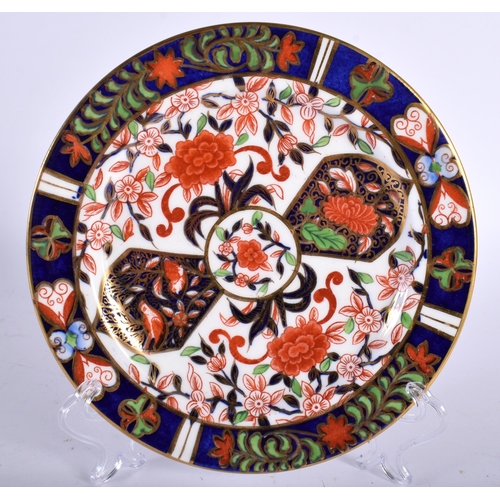 623 - A MID 19TH CENTURY DERBY IMARI PORCELAIN SCALLOPED CABINET PLATE together with a smaller imari green... 