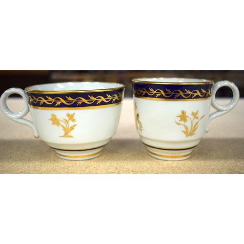 631 - A LATE 18TH CENTURY BARR WORCESTER PORCELAIN TEASET painted with blue and gilt foliage. Largest 22 c... 