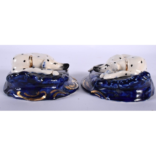 654 - A SMALL PAIR OF 19TH CENTURY STAFFORDSHIRE FIGURES OF DALMATIONS. 9.5 cm wide.