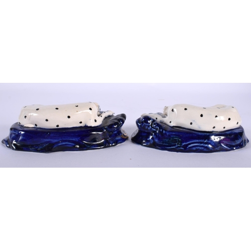 654 - A SMALL PAIR OF 19TH CENTURY STAFFORDSHIRE FIGURES OF DALMATIONS. 9.5 cm wide.