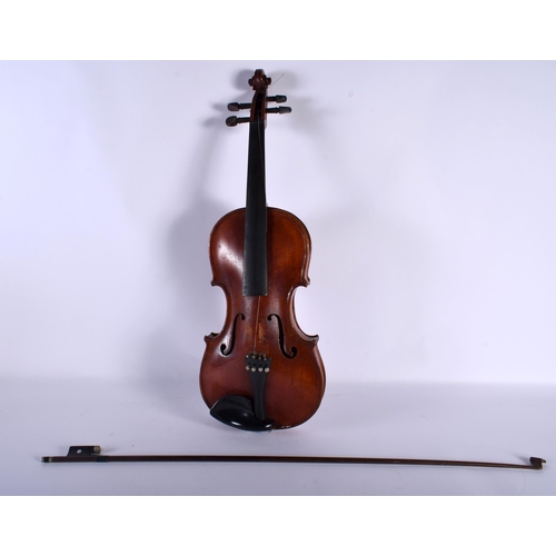 659 - A FINE SINGLE PIECE BACK VIOLIN with bow. Violin 57 cm cm long, length of back 35.5 cm. (2)