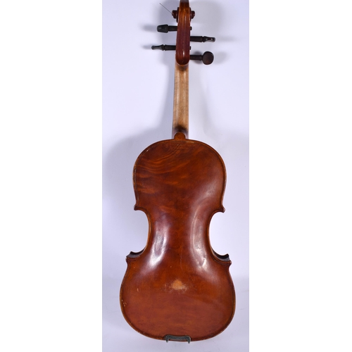 659 - A FINE SINGLE PIECE BACK VIOLIN with bow. Violin 57 cm cm long, length of back 35.5 cm. (2)