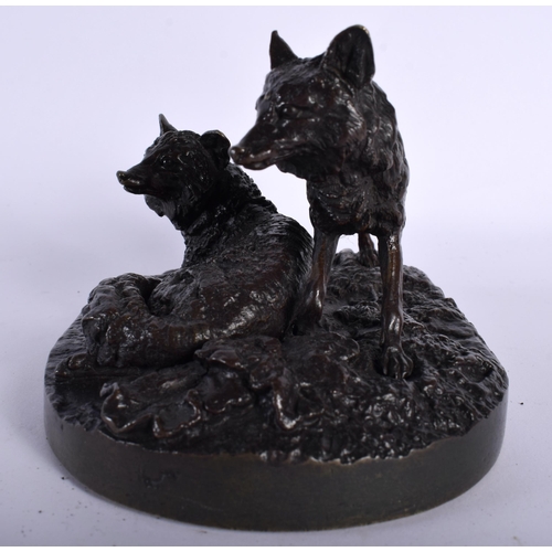 683 - After P J Mene (19th Century) Bronze, Two foxes. 17 cm wide.