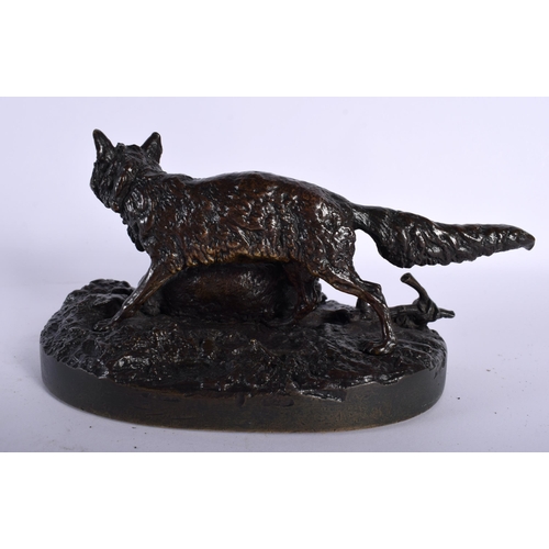 683 - After P J Mene (19th Century) Bronze, Two foxes. 17 cm wide.