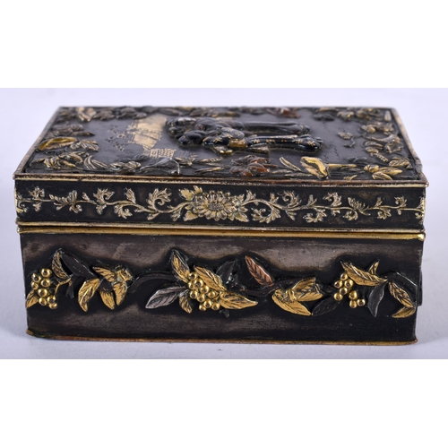 69 - A SMALL 19TH CENTURY JAPANESE MEIJI PERIOD GOLD ONLAID BRONZE BOX decorative in relief with figures,... 