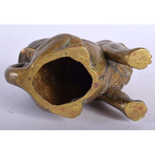 710 - A 19TH CENTURY EUROPEAN BRONZE MATCH STRIKING DOG VESTA HOLDER. 11 cm high.