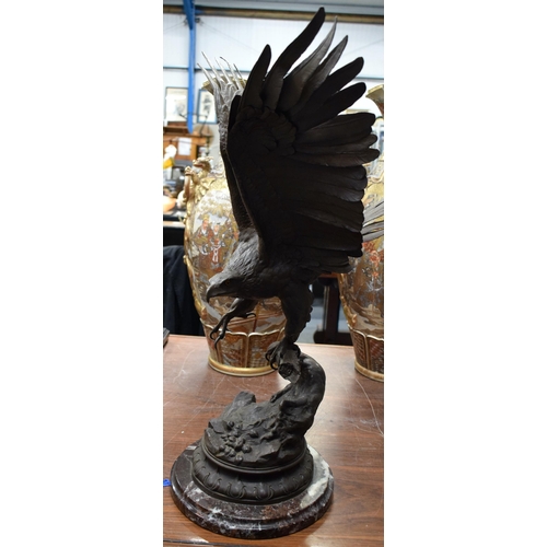 902 - A LARGE ANTIQUE BRONZE AND MARBLE EAGLE. 75 cm x 40 cm.