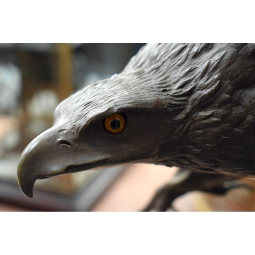 902 - A LARGE ANTIQUE BRONZE AND MARBLE EAGLE. 75 cm x 40 cm.