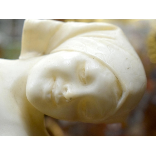 903 - A LARGE ANTIQUE CARVED MARBLE FIGURE OF LOVERS. 63 cm x 26 cm.