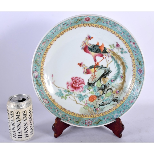 98 - A LARGE EARLY 20TH CENTURY CHINESE FAMILLE ROSE PORCELAIN DISH Late Qing/Republic. 29 cm diameter.