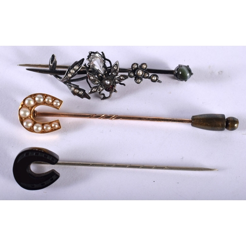 1237 - Two Vintage Bar Brooches and Two Horseshoe Stick Pins.  Largest 6cm x 1.6cm, total weight 16.9g (4)