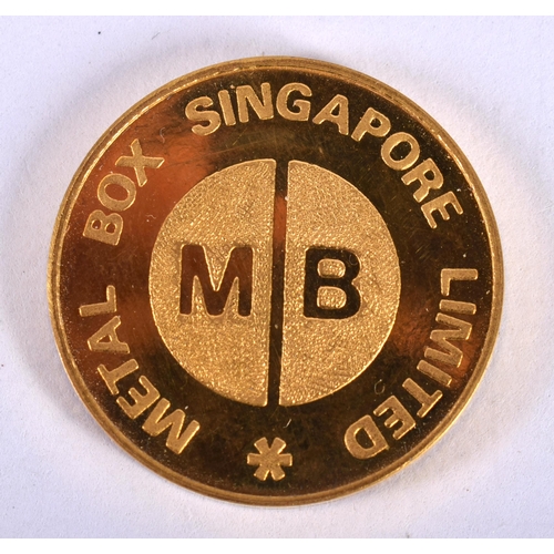 1246 - A Metal Box Singapore Service Award Medallion with certificate of 24K Gold.  24cm diameter, weight 9... 