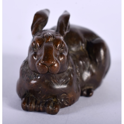 1453 - A Japanese Bronze model of a Rabbit.5cm x 2.6cm x 2.5cm, weight 120.7g