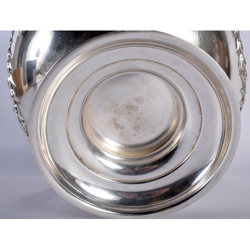 1457 - A LARGE EDWARDIAN SILVER BOWL of neo classical design. Sheffield 1910. 1590 grams. 30 cm x 20 cm.