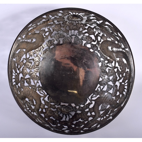 1460 - A 19TH CENTURY CHINESE EXPORT PIERCED SILVER BOWL by Wang Hing. Silver 433 grams. 18.5 cm diameter.