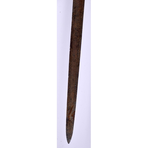 1516 - AN 18TH CENTURY GERMAN HUNTING SWORD. 63 cm long.