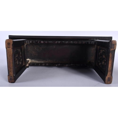 2562 - A 17TH/18TH CENTURY CHINESE CARVED HARDWOOD SCHOLARS TABLE Ming/Qing. 40 cm x 15 cm.