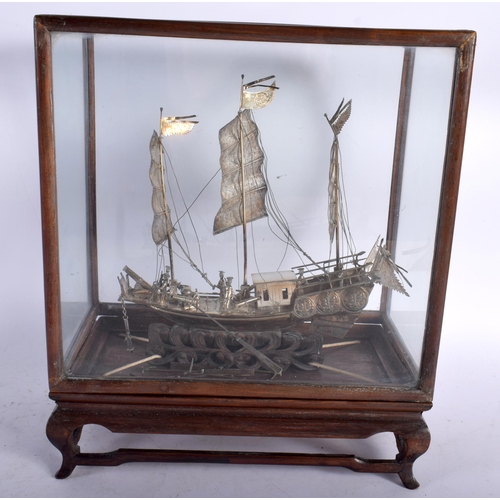 2830 - AN UNUSUALLY LARGE 19TH CENTURY CHINESE EXPORT SILVER GUN BOAT within original case. 30 cm x 12 cm.