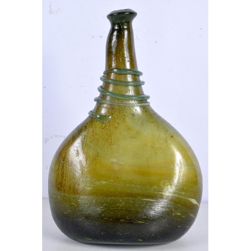 3000 - An early green glass flask decorative with a thread glass 28 cm.