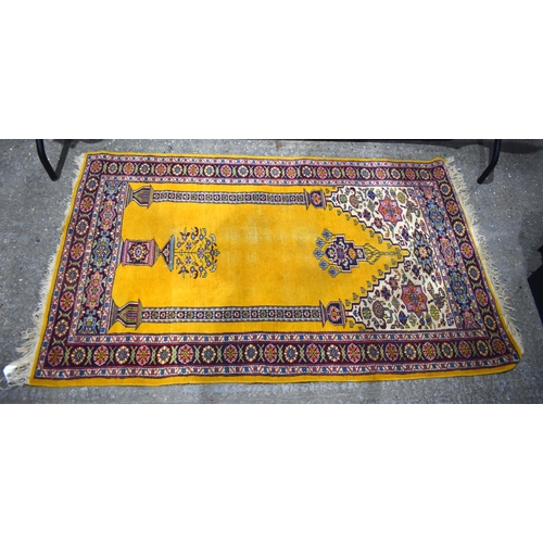 3022 - A Persian rug 188 x 117 cm.