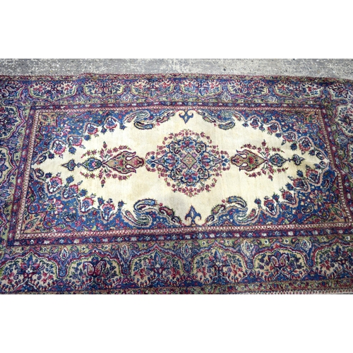 3026 - A Persian Kirman 215 x 123 cm.