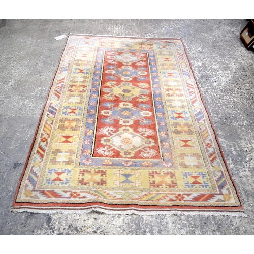 3028 - A Turkish rug 198 x 122 cm.