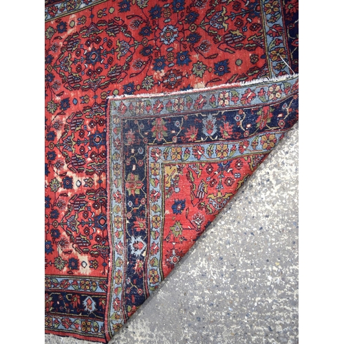 3029 - A Persian rug 194 x 165 cm.