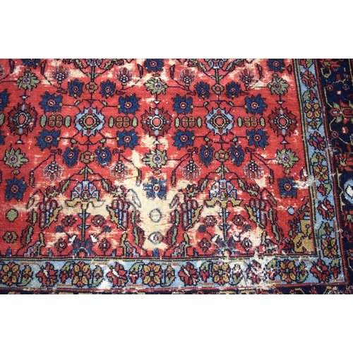 3029 - A Persian rug 194 x 165 cm.