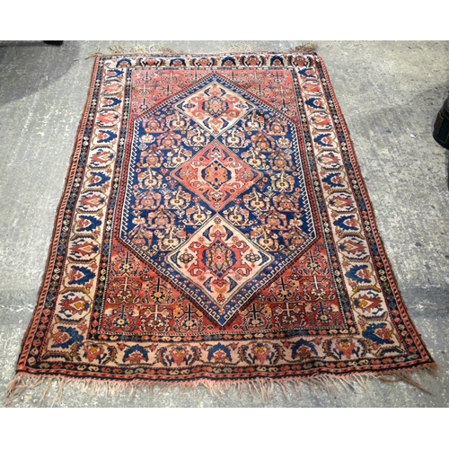 3035 - A late 19th Century Qashqai rug 175 x 110 cm