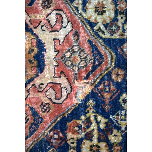 3035 - A late 19th Century Qashqai rug 175 x 110 cm