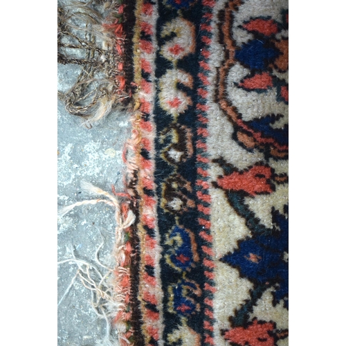 3035 - A late 19th Century Qashqai rug 175 x 110 cm