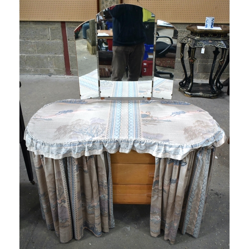 3055 - AN EDWARDIAN MAHOGANY DRESSING TABLE together with another kidney shaped dressing table & two stools... 