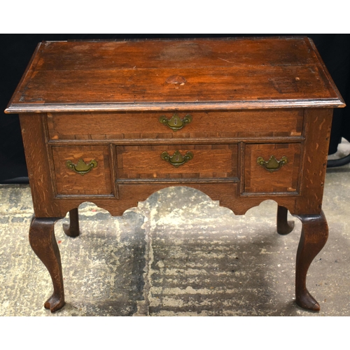 3058 - A GEORGE II OAK CROSSBANDED SIDE TABLE C1740 with four drawers. 83 cm x 70 cm x 46 cm.