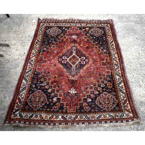 3170 - A Persian Qashqai rug 161 x 110