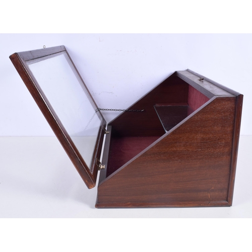 3368 - A small Mahogany and glass table top display cabinet. 27 x 32 x 52 cm.