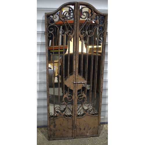 3877 - A cast iron gate mirror 128 x 52 cm