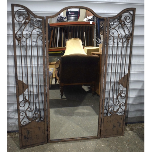 3877 - A cast iron gate mirror 128 x 52 cm