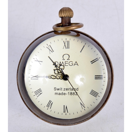 3880 - A small ball clock 7.5 cm