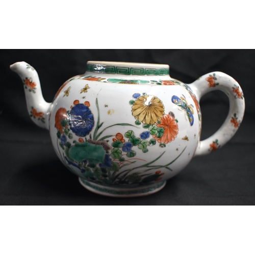 13 - A RARE LARGE 17TH CENTURY CHINESE EXPORT FAMILLE VERTE PUNCH POT Kangxi, painted with floral sprays ... 