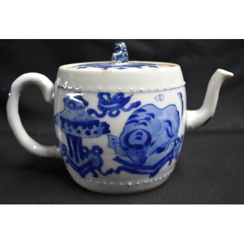 19 - A GOOD 17TH CENTURY CHINESE BLUE AND WHITE PORCELAIN TEAPOT AND COVER Kangxi, of barrel form, painte... 