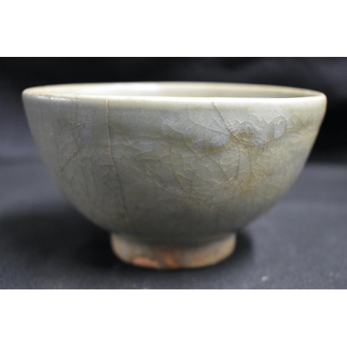 31 - AN EARLY CHINESE CELADON LONGQUAN STONEWARE BOWL Yuan/Ming, of plain elegant form. 12 cm x 8 cm. Not... 