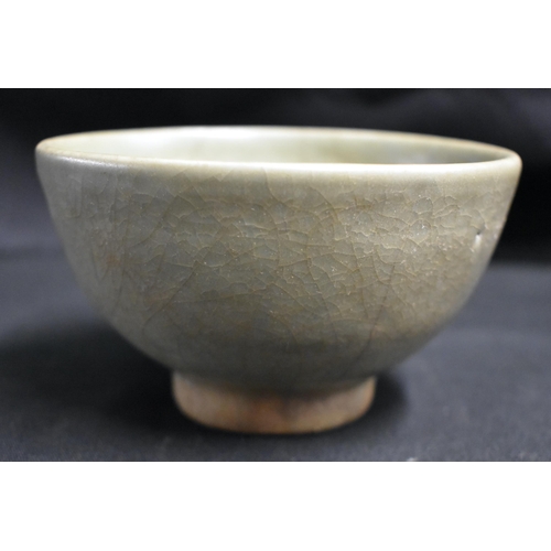 31 - AN EARLY CHINESE CELADON LONGQUAN STONEWARE BOWL Yuan/Ming, of plain elegant form. 12 cm x 8 cm. Not... 