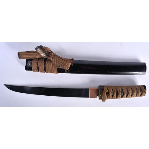 441 - A 19TH CENTURY JAPANESE MEIJI PERIOD BLACK LACQUERED SHORT SWORD DAGGER. 38 cm long.  Buyers Note – ... 