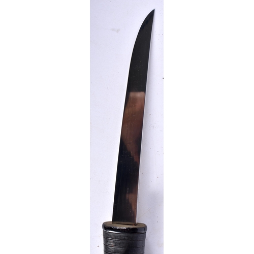 443 - A 19TH CENTURY JAPANESE MEIJI PERIOD BLACK LACQUERED SHORT SWORD DAGGER. 32 cm long.  Buyers Note – ... 