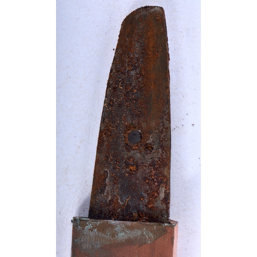 444 - A 19TH CENTURY JAPANESE MEIJI PERIOD SHORT SWORD DAGGER. 30 cm long.  Buyers Note – we are unable to... 